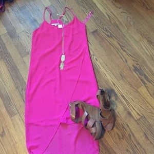 NWT- V-neck tulip front pink dress